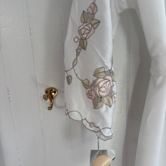 Vintage Miss Dior New with Tags Embroidered White Wrap Robe Small - Picture 8 of 15